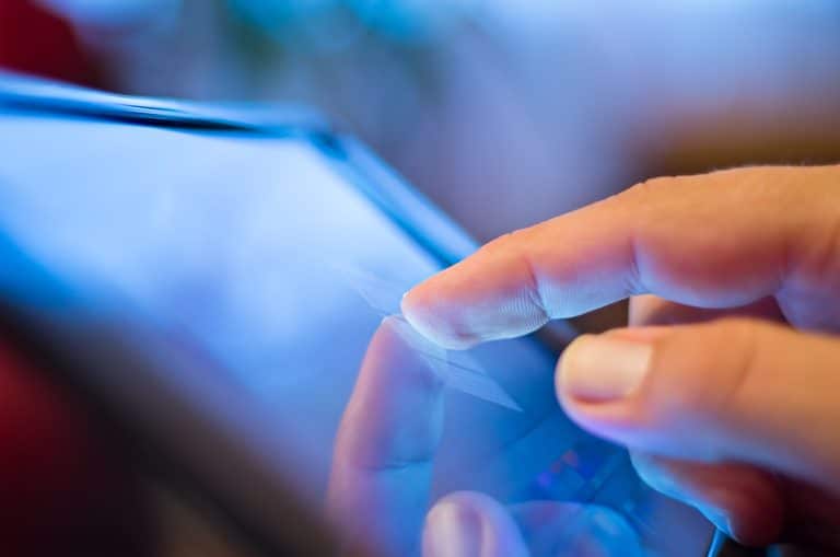 Les avantages des bornes tactiles en magasin