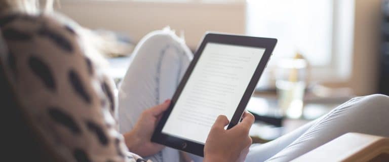 Réagir face à la domination des mots en anglais utilisés sur internet