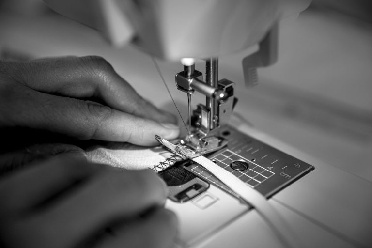 Comment choisir la meilleure machine à coudre pour débutante ?