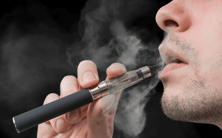 Sevrage tabagique : comment choisir le bon accu pour cigarette électronique ?