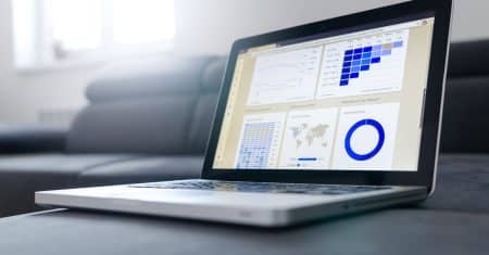 le big data est un concept lié à la collecte, l'analyse et l'exploitation de données massives, permettant de tirer des insights et des prévisions pour les entreprises.