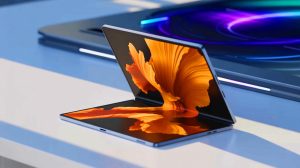 Illustration de la présentation du Matebook Fold de Huawei, un PC pliable innovant, générée par intelligence artificielle.