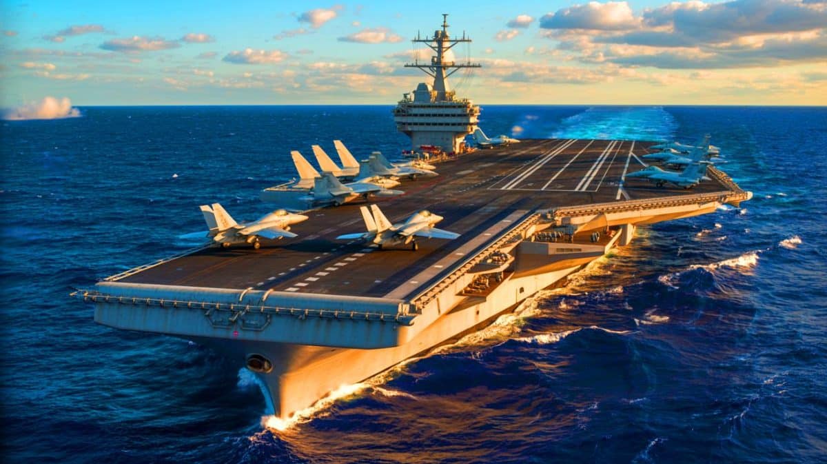 « Le système EMALS électromagnétique » : comment le Gerald R. Ford catapulte ses avions avec une puissance inédite, 337 m et 100 000 t Illustration de l'USS Gerald R. Ford, porte-avions symbolisant la puissance militaire et les avancées technologiques des États-Unis.