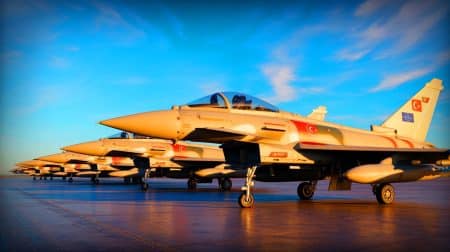 Illustration de l'achat par la Turquie de 40 Eurofighters Typhoon pour renforcer sa flotte aérienne.