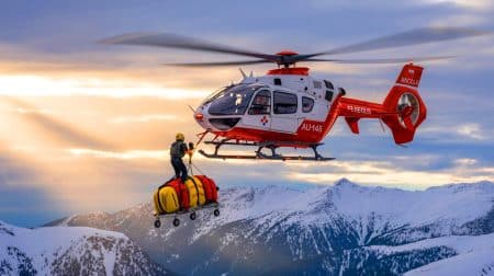 Illustration de la commande de trois hélicoptères H145 par StarFlight pour des missions de sécurité et de transport médical.