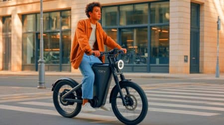 Illustration de la moto électrique Rorr EZ lancée par Oben Electric pour révolutionner la mobilité urbaine.