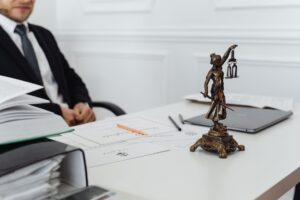 Droit, justice et enseignement : les pratiques face à l’intelligence artificielle
