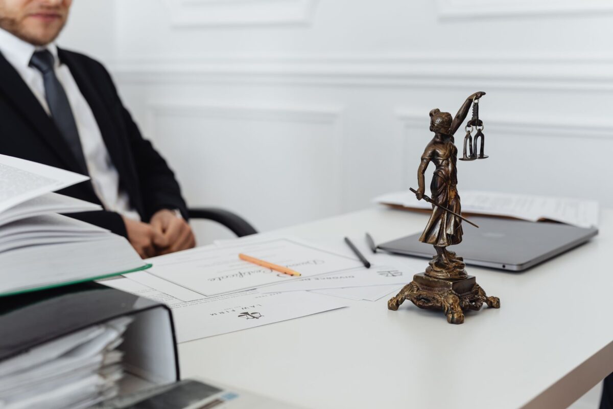 Droit, justice et enseignement : les pratiques face à l’intelligence artificielle