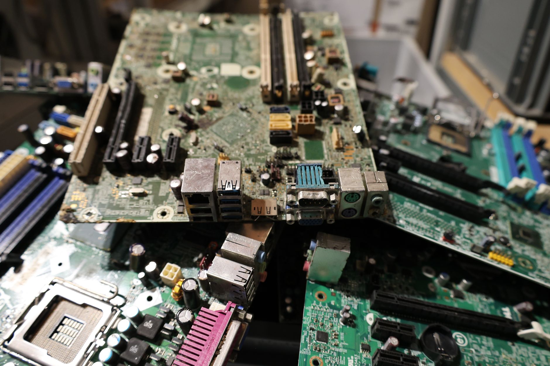 Les déchets électroniques de l’IA pourraient peser 395 à 617 millions de tonnes d’ici 2050